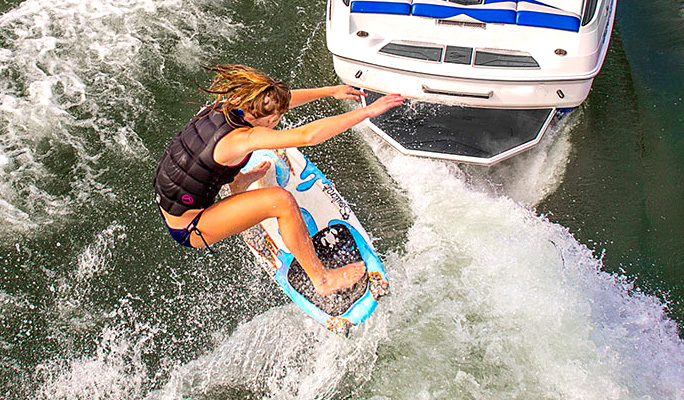 Wake Surfing Transom 2